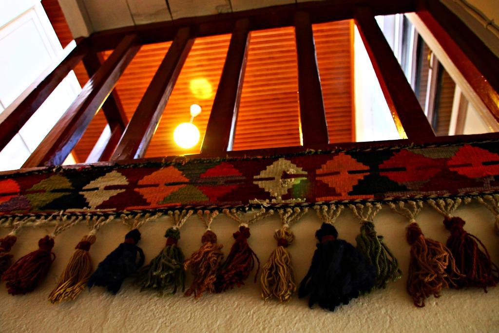 Odyssey Guest House แบร์กามา ภายนอก รูปภาพ