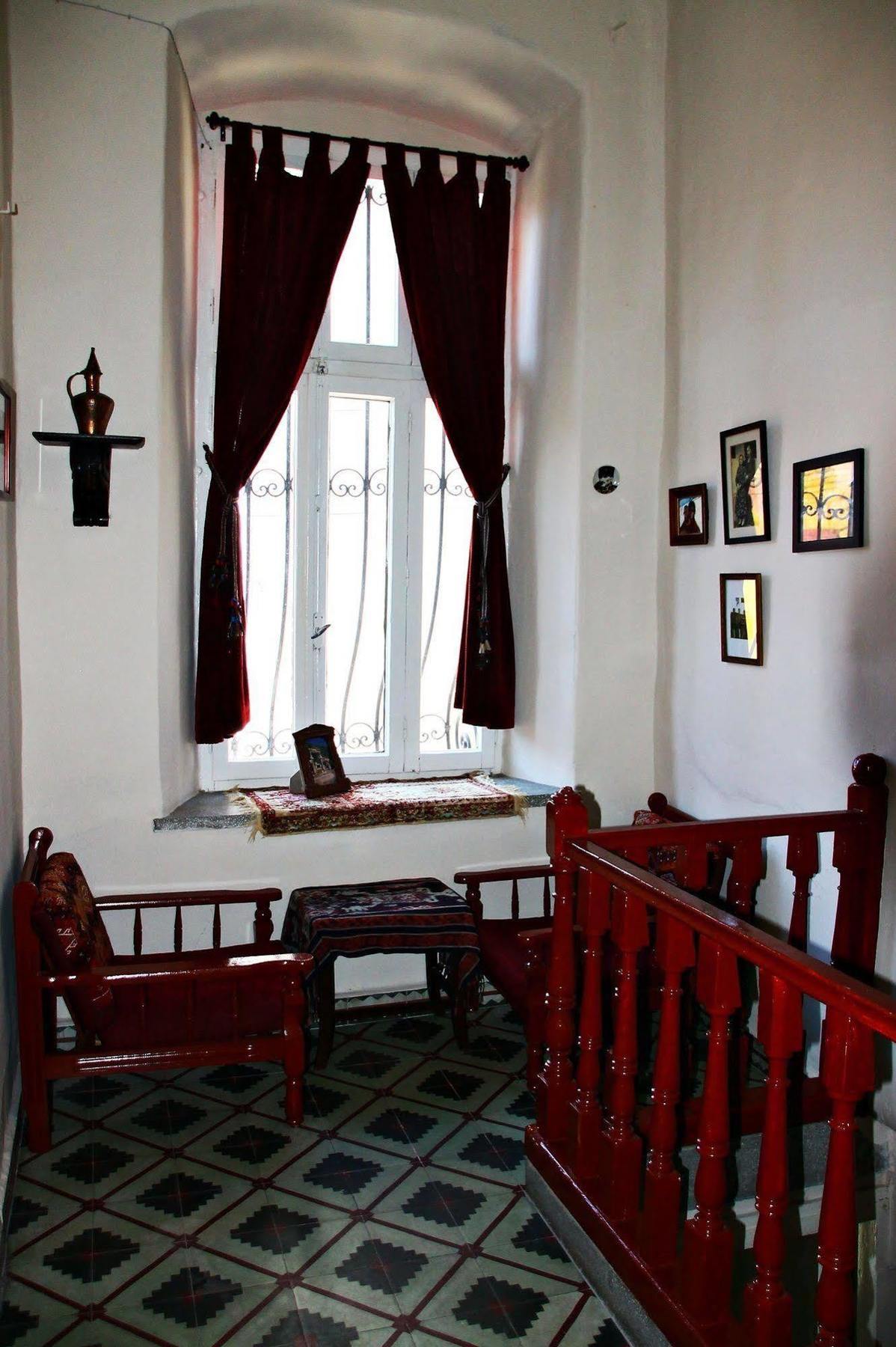 Odyssey Guest House แบร์กามา ภายนอก รูปภาพ